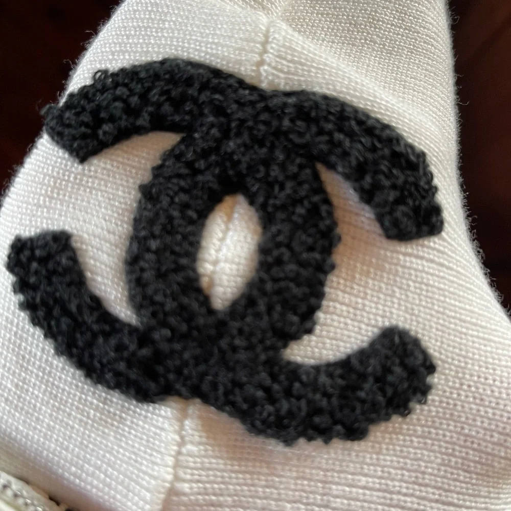 CC Cream Short Hoodie with Logo Accent - Picture 6 of 6